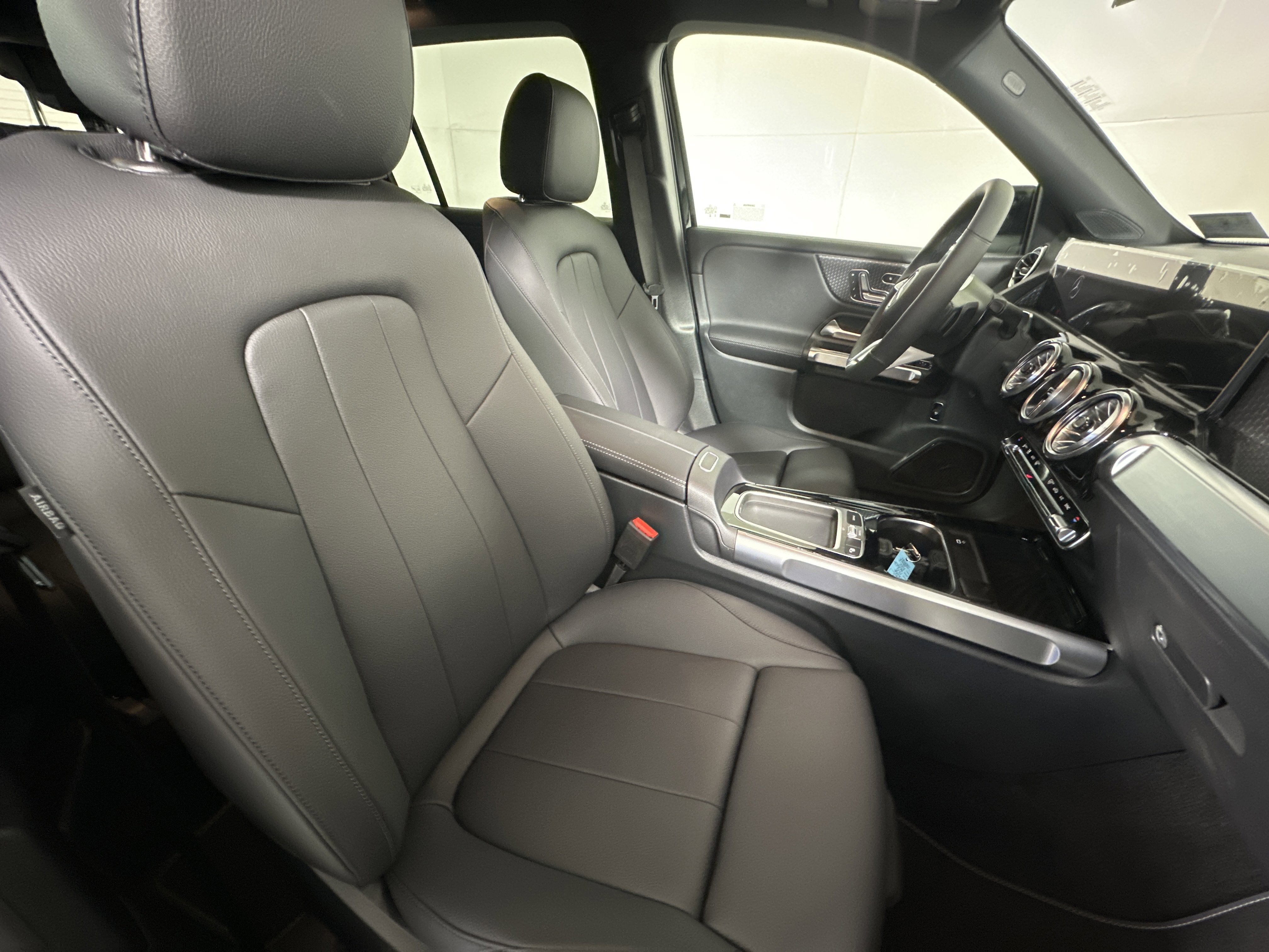 New 2026 Night Black Mercedes-Benz GLB 250 image 25