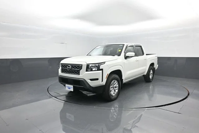 Used 2024 Glacier White Nissan SV image 4