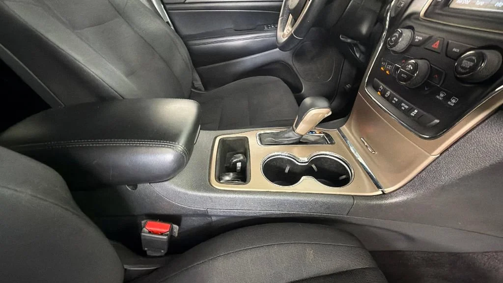 Used 2017 White Jeep Laredo image 32