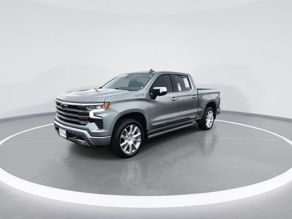 Used 2023 Gray Chevrolet High Country image 4