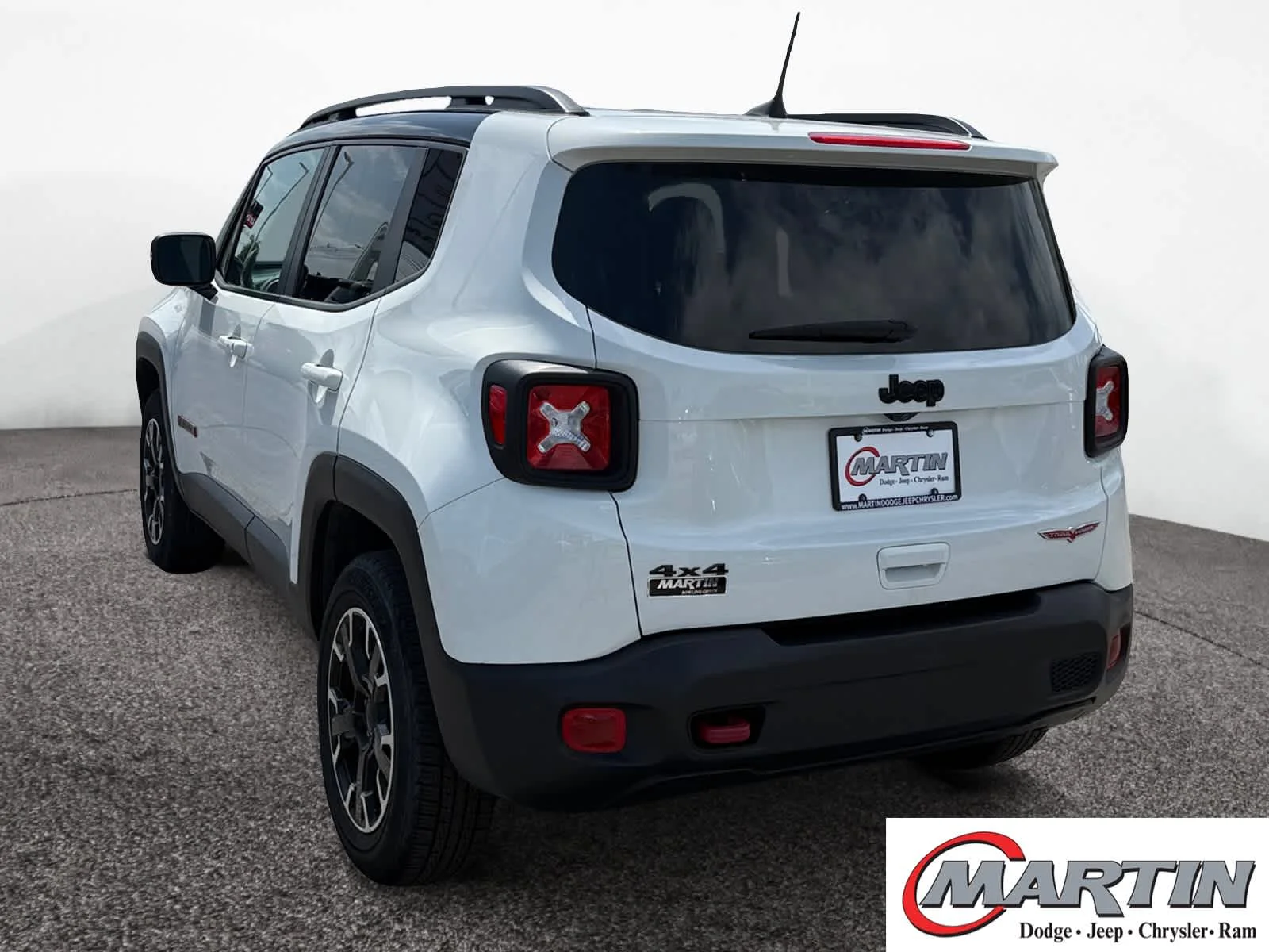 Used 2023 Alpine White Clearcoat Jeep Trailhawk image 7