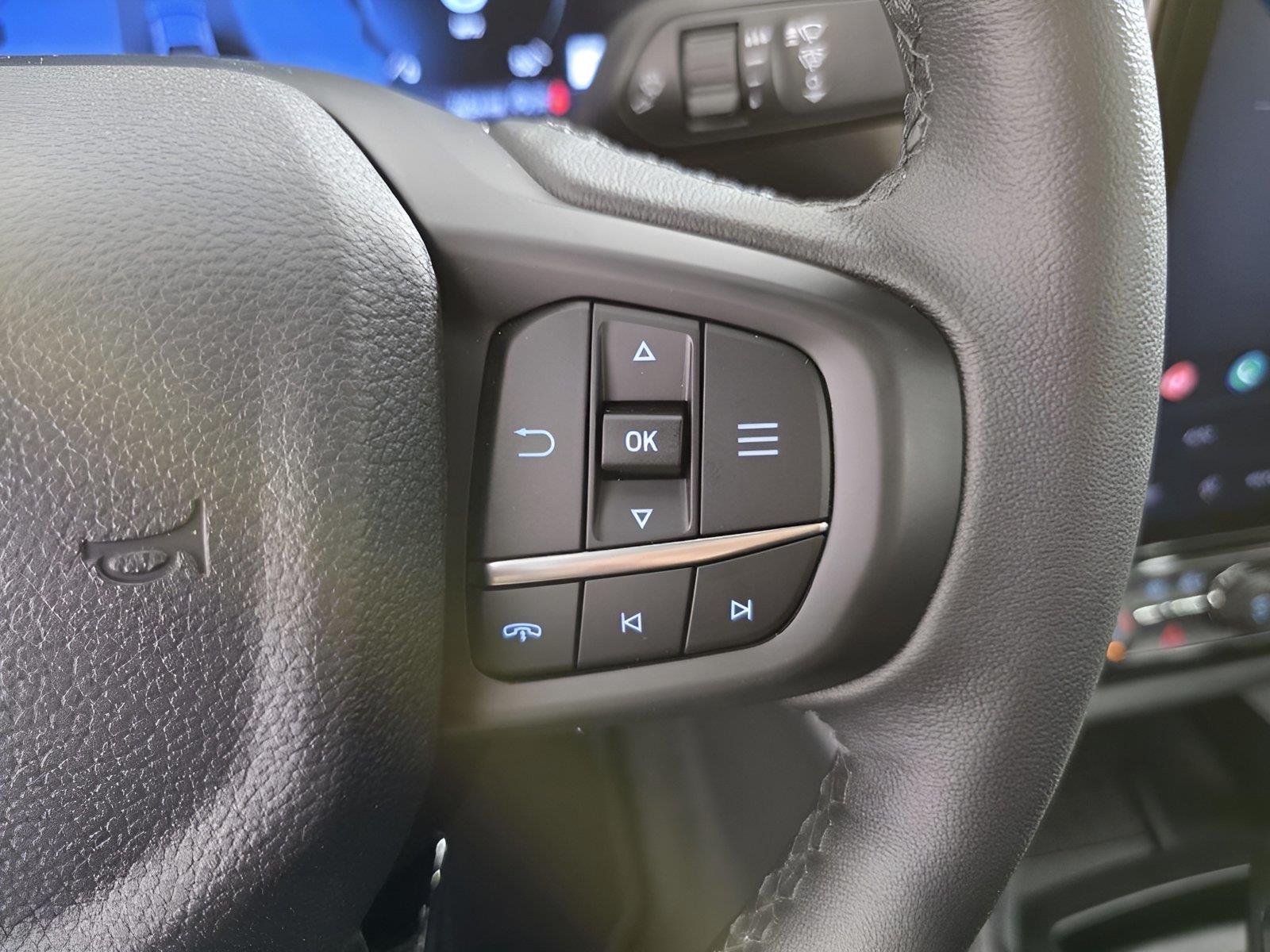 Used 2025 Oxford White Ford LARIAT image 31