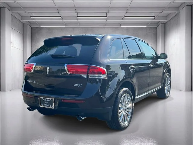 Used 2015 Brown Lincoln Base image 3