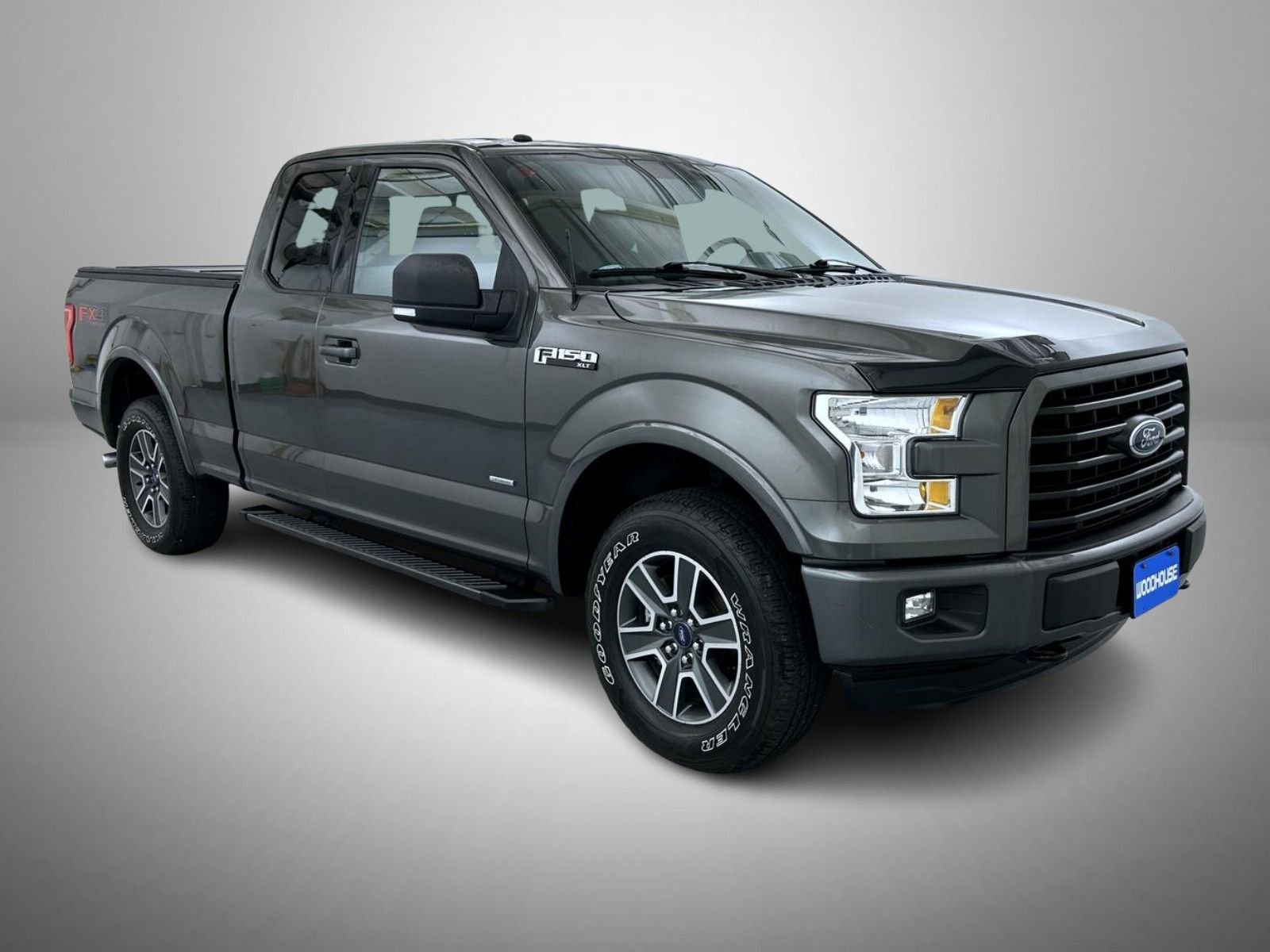 Used 2016 Gray Ford XLT image 3