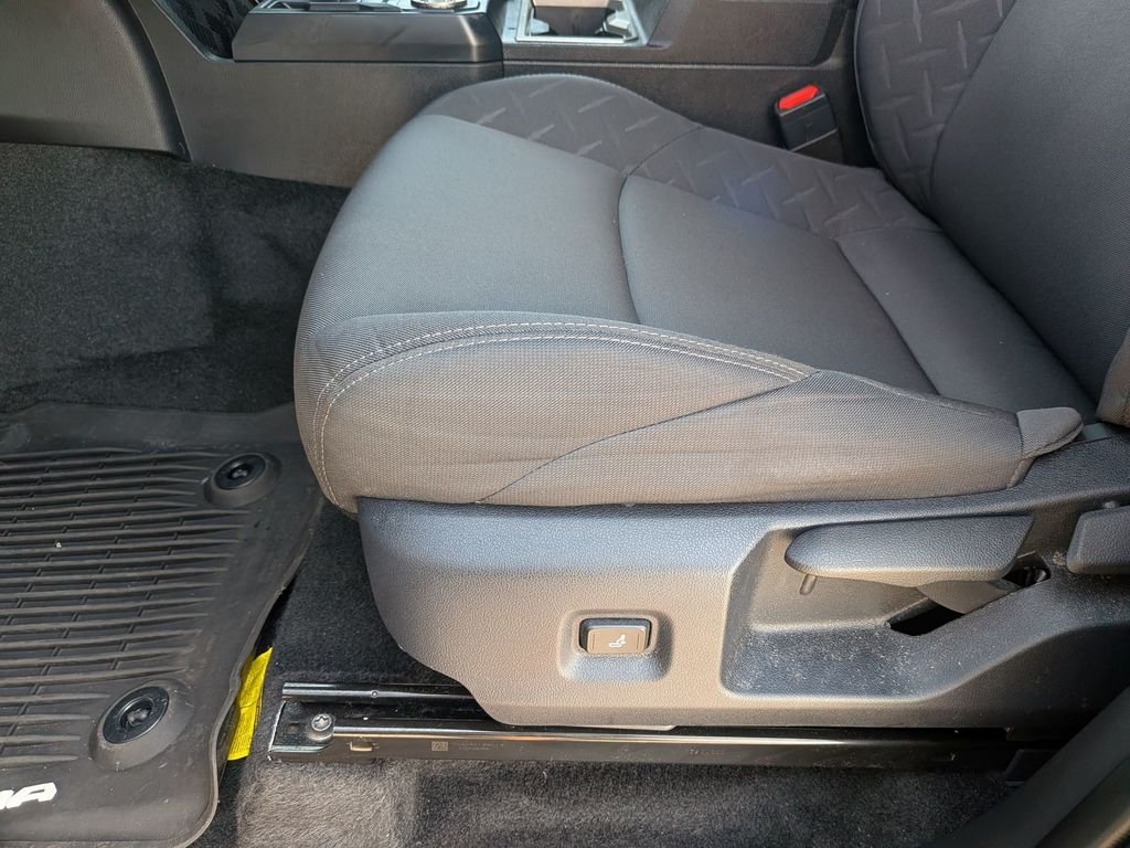 Used 2024  Toyota SR5 image 17