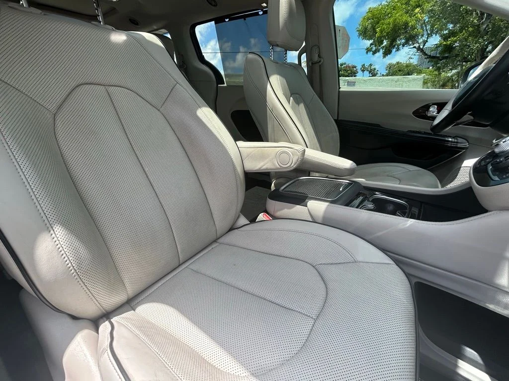 Used 2021 Gray Chrysler Limited image 34