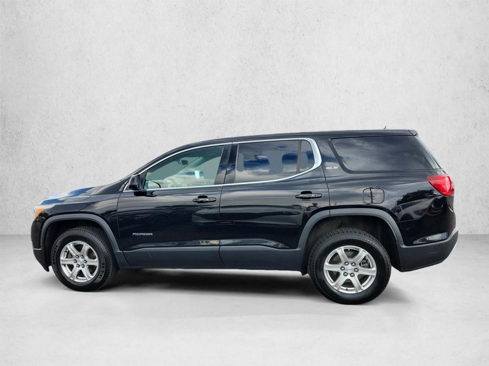 Used 2019 Ebony Twilight Metallic GMC SLE image 2
