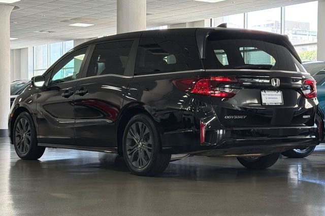 Certified Used 2025 Crystal Black Pearl Honda Touring image 9