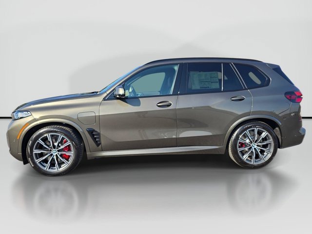 New 2026 Manhattan Green Metallic BMW xDrive50e image 3