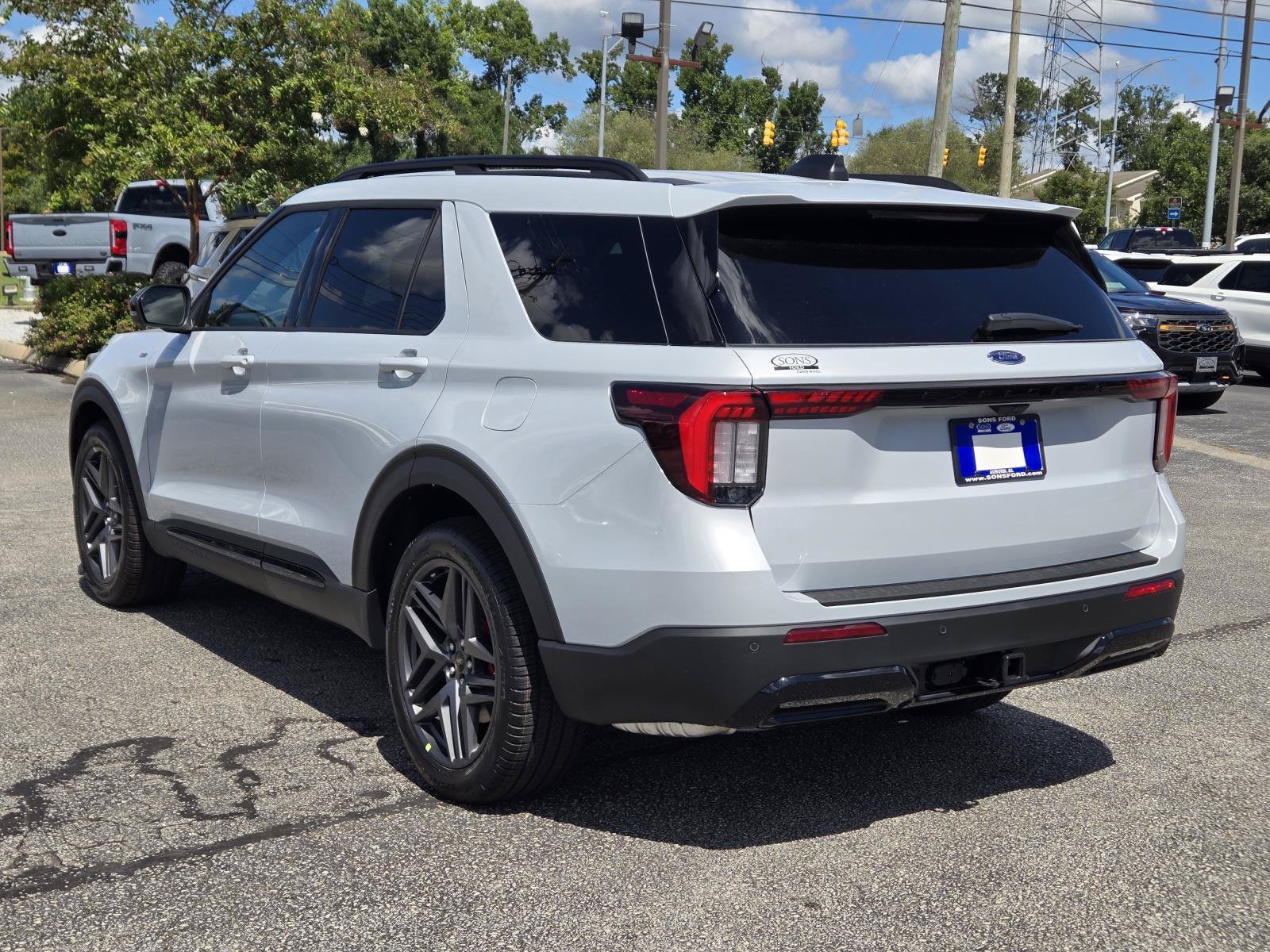 New 2026 Space White Metallic FORD ST-Line image 12
