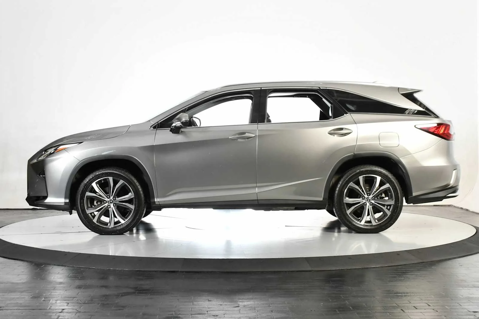 Used 2019 Atomic Silver Lexus Premium image 2