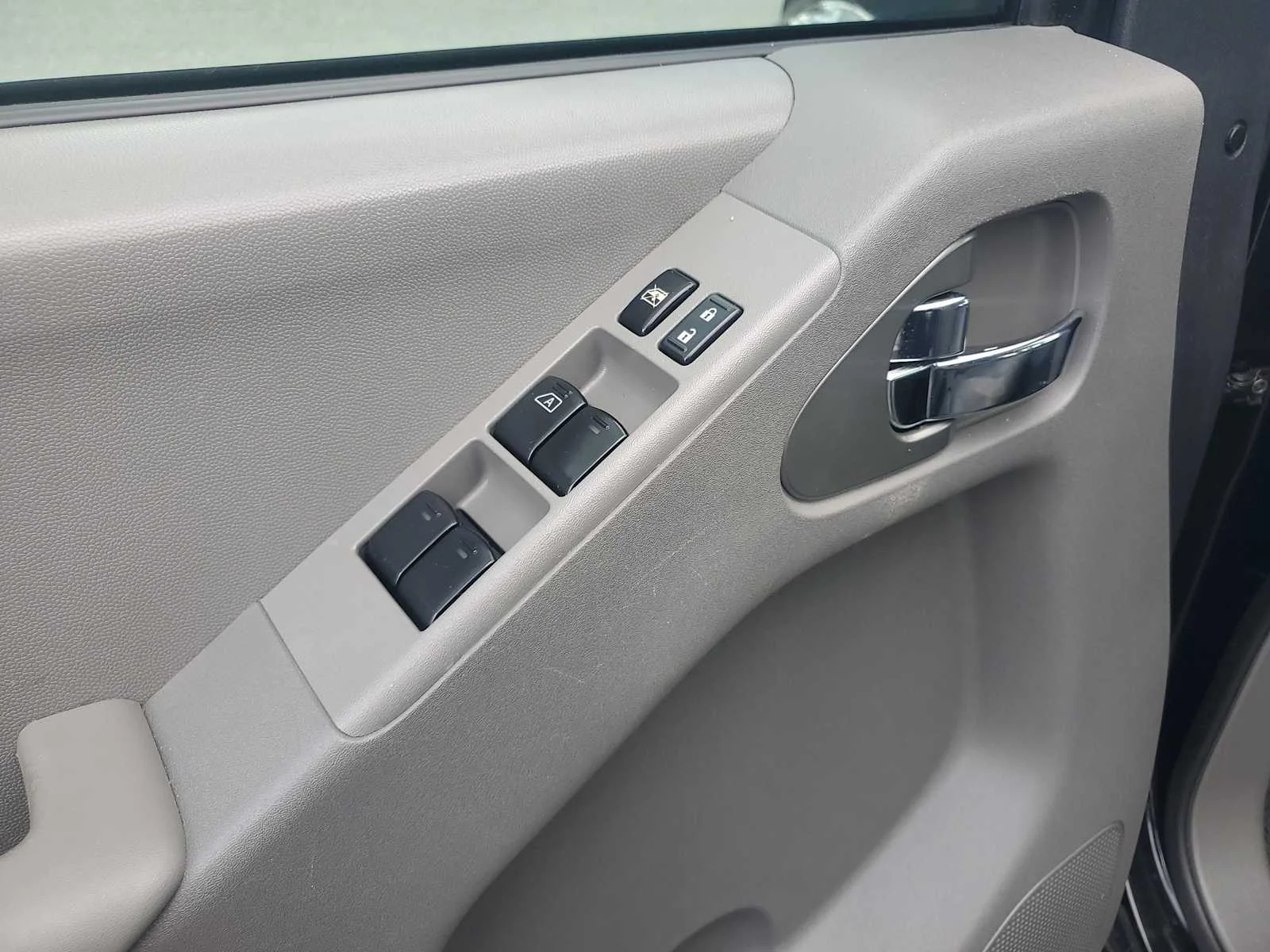 Used 2020  Nissan SV image 22