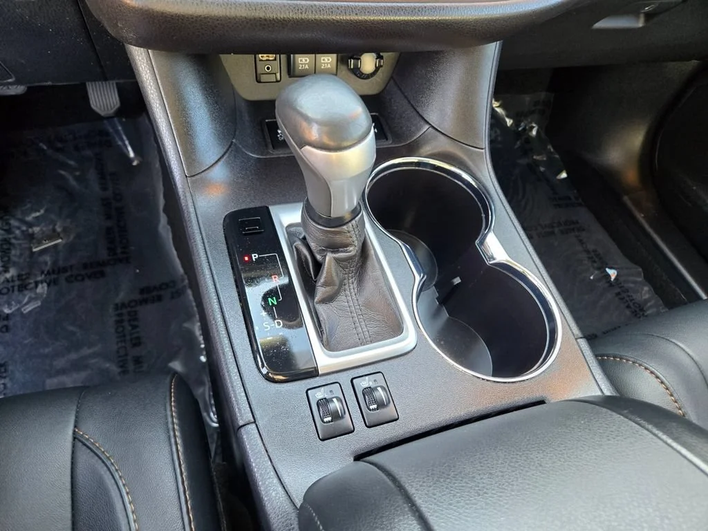 Used 2018 Shoreline Blue Pe Toyota SE image 22