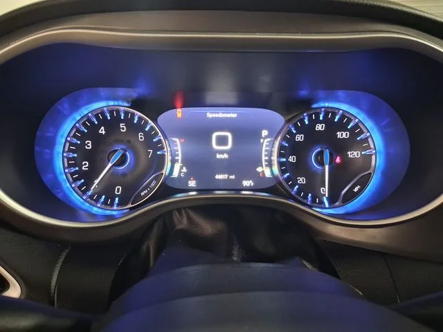 Used 2024 White Chrysler Touring L image 19