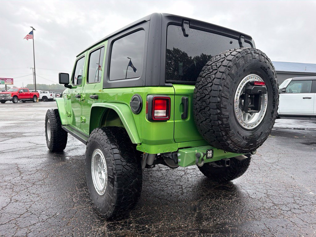 Used 2025 Green Jeep Sport S image 4