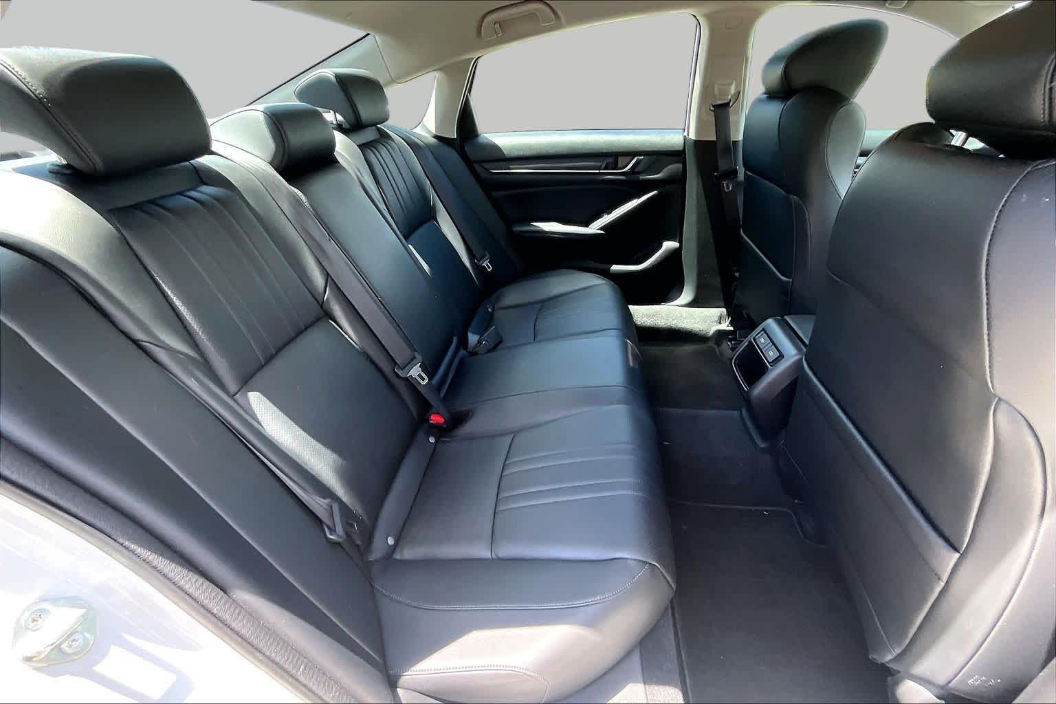 Used 2022 Platinum White Pearl Honda Sport SE image 20