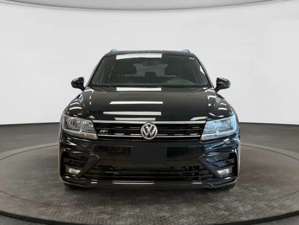 Used 2021 Black Volkswagen 2.0T SE R-Line Black image 2