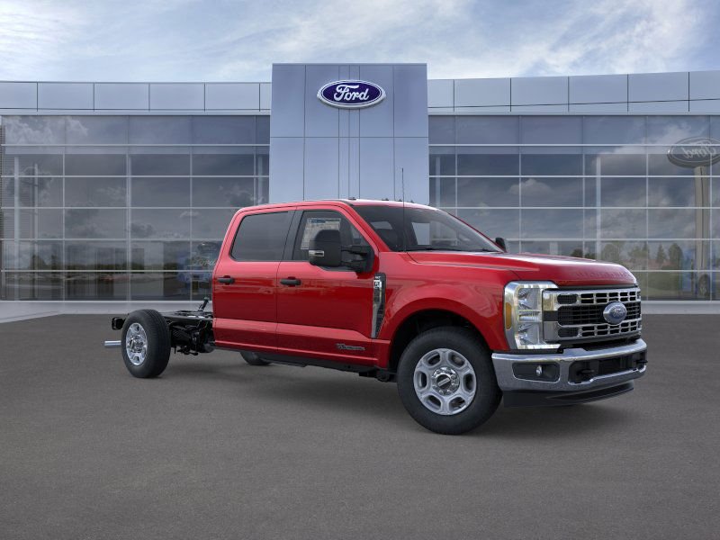 2025 Ford F-350 Super Duty Chassis Cab XLT - Photo 7