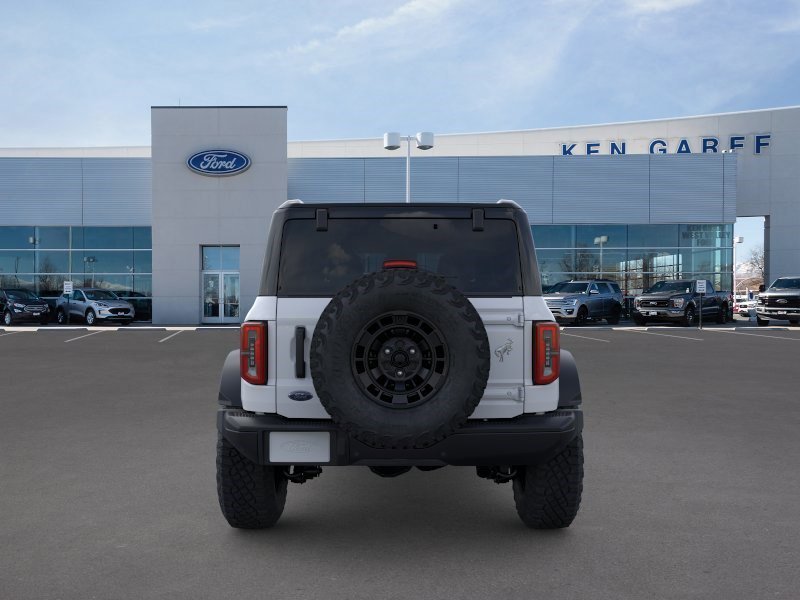 New 2026 Oxford White Ford Badlands image 5