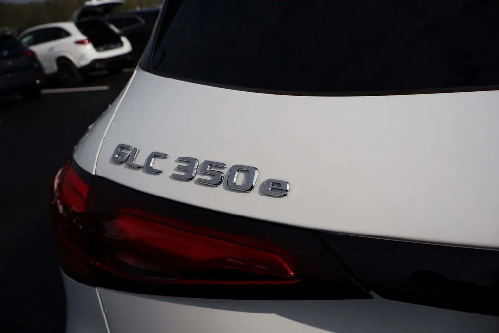 Used 2025 Polar White Mercedes-Benz GLC 350e image 15