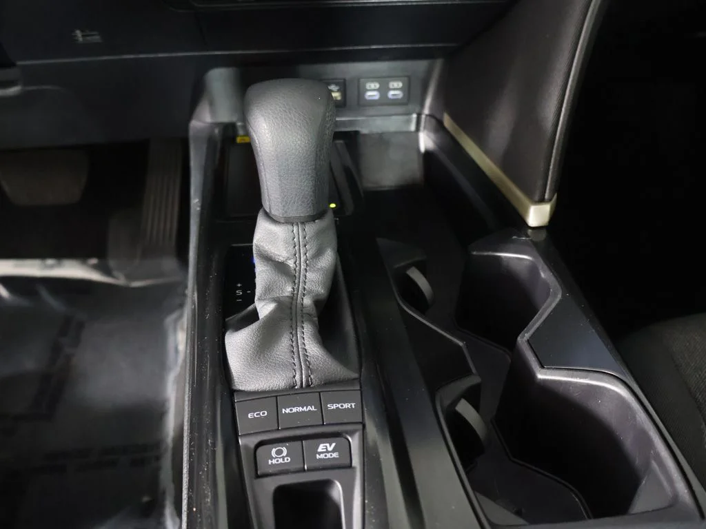 Used 2025 White Toyota LE image 39