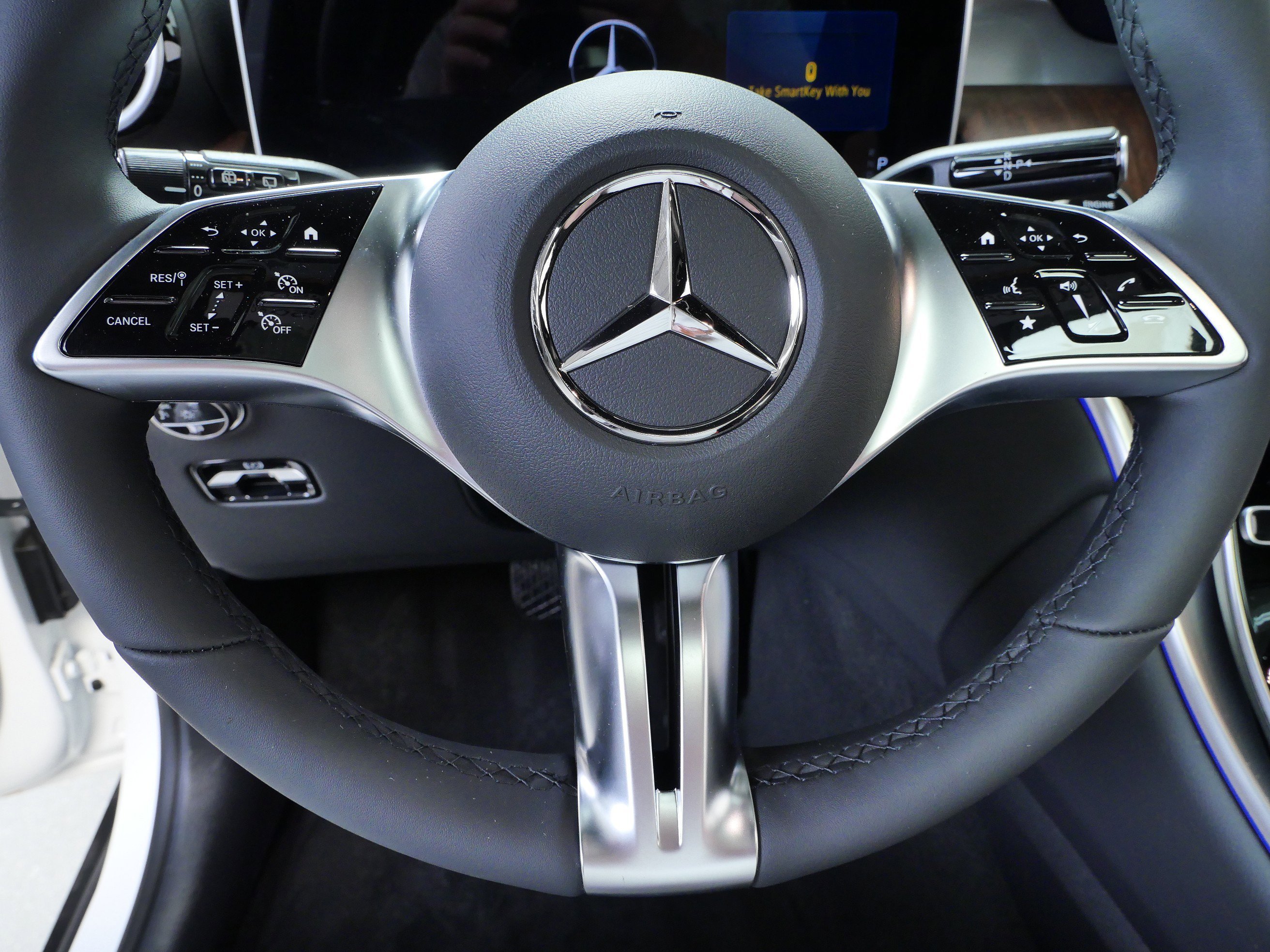 New 2026 Polar White Mercedes-Benz GLC 300 image 9