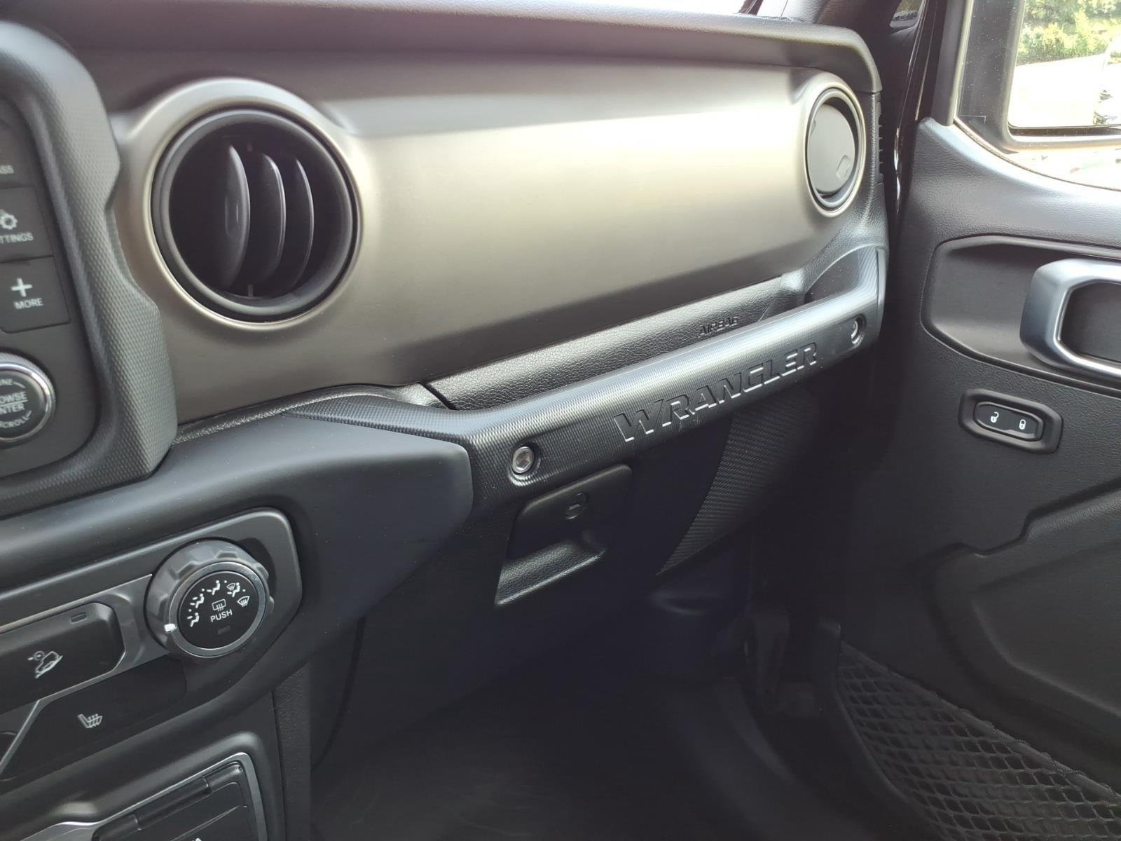 Used 2018 Black Clearcoat Jeep Sport S image 24