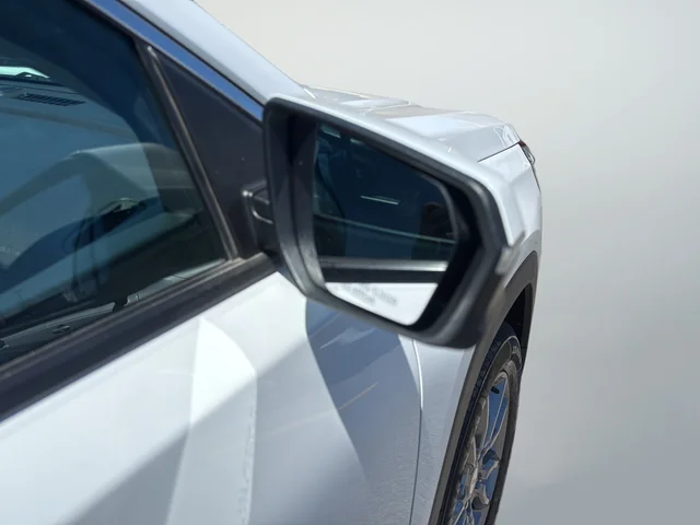 Used 2024 White GMC SLT image 28