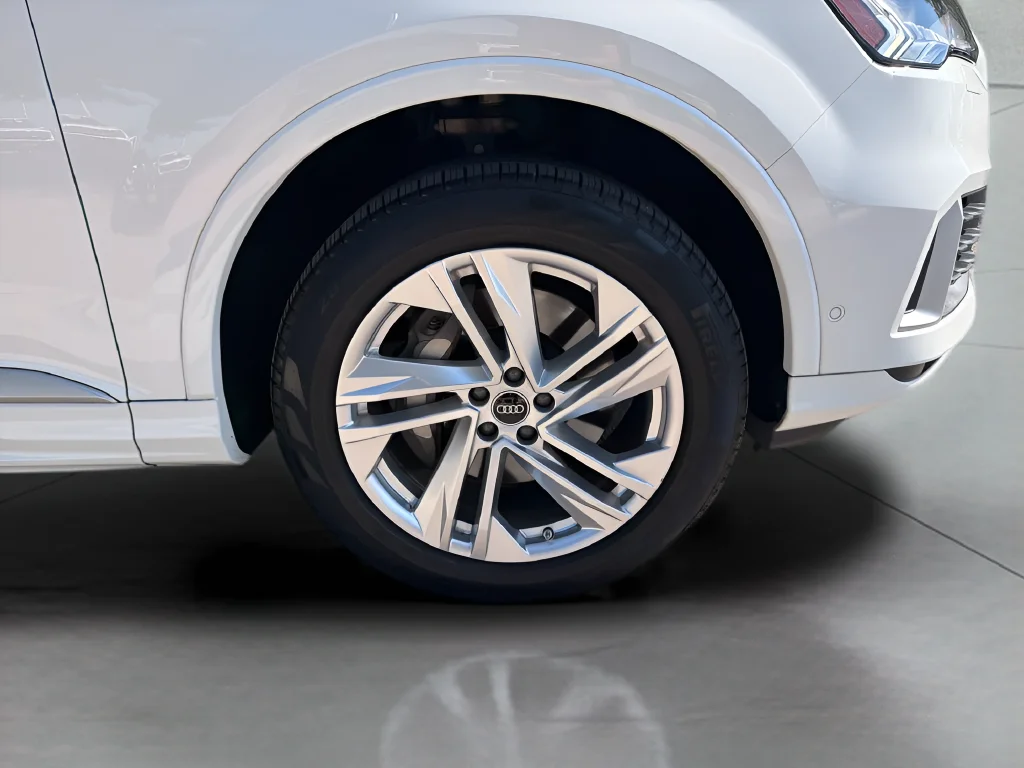 Used 2023  Audi 55 Premium image 13