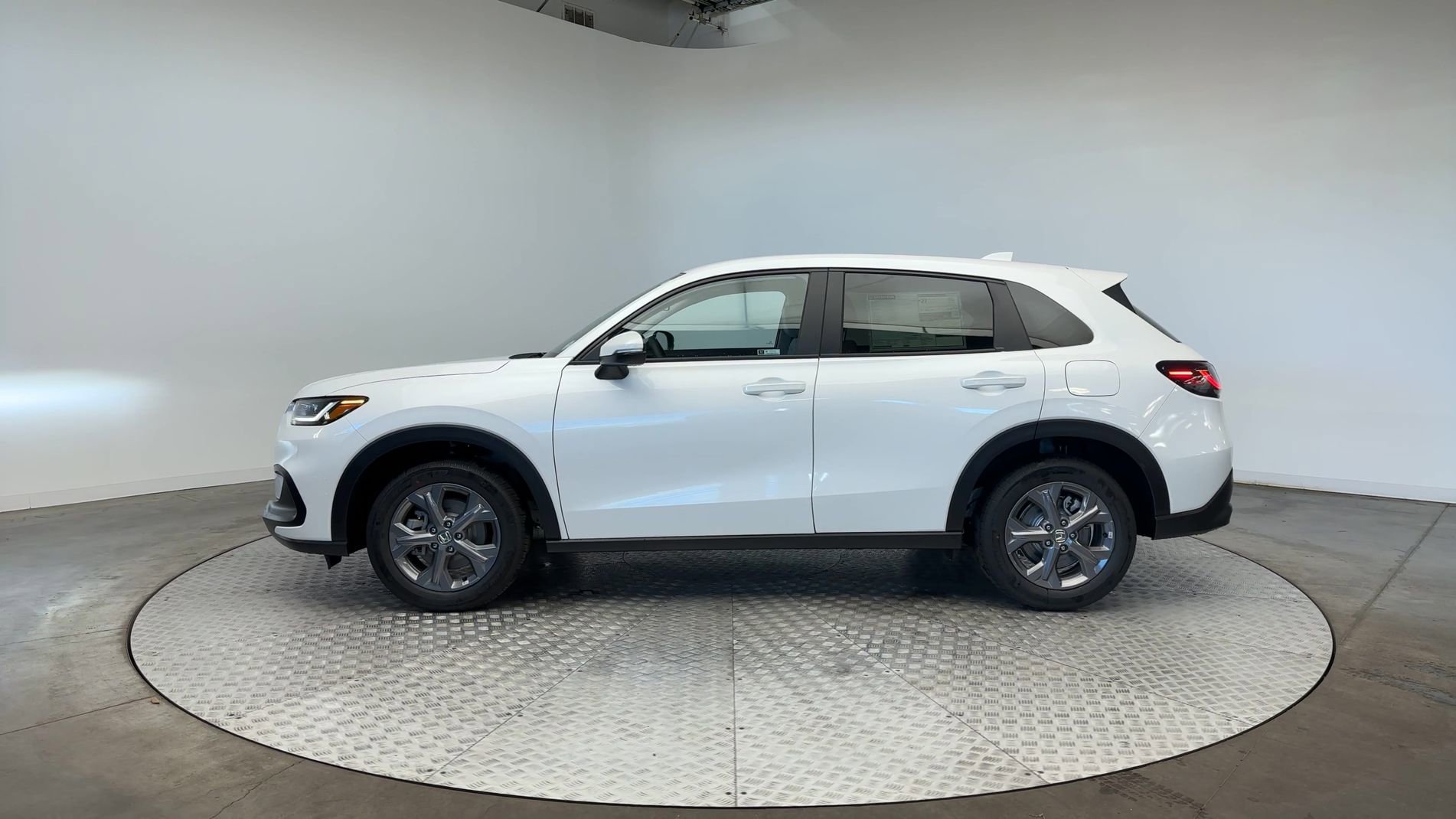 New 2026 Platinum White Pearl Honda LX image 5