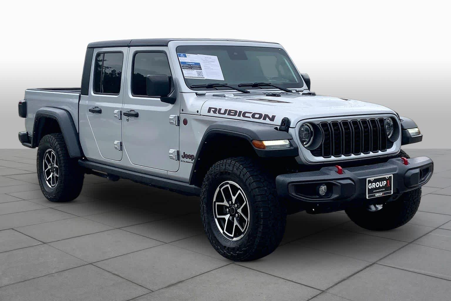 Used 2024 Silver Zynith Clearcoat Jeep Rubicon image 3