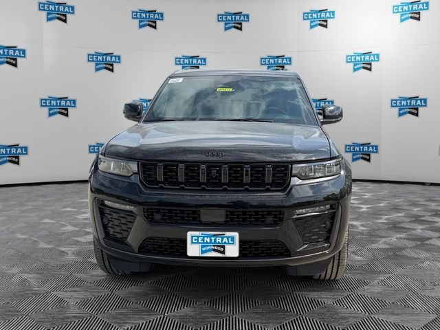New 2026 Diamond Black Crystal Pearl-Coat Exterior Paint Jeep Limited image 8