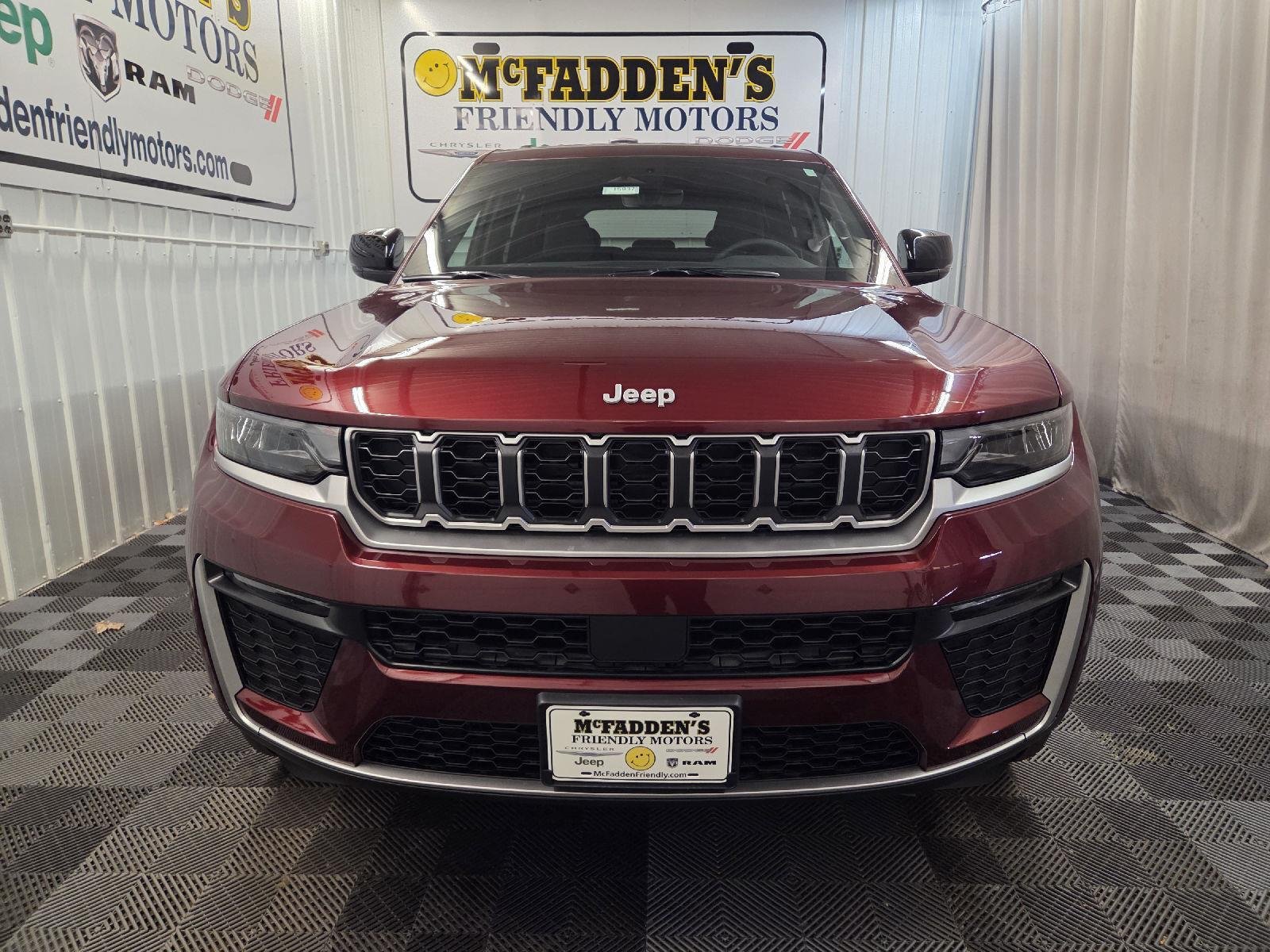 New 2026 Velvet Red Pearl-Coat Exterior Paint Jeep Limited image 8