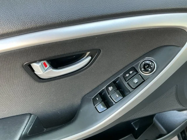 Used 2016 Black Hyundai Base image 6
