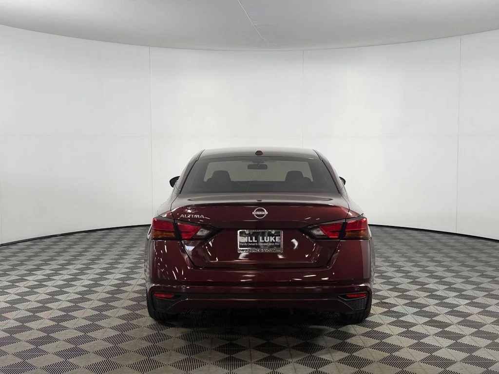 Certified Used 2025  Nissan 2.5 SV image 9