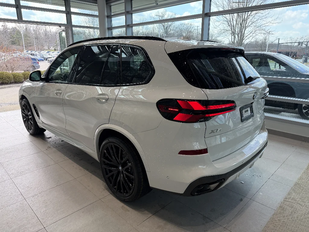 New 2026 Alpine White BMW xDrive40i image 4