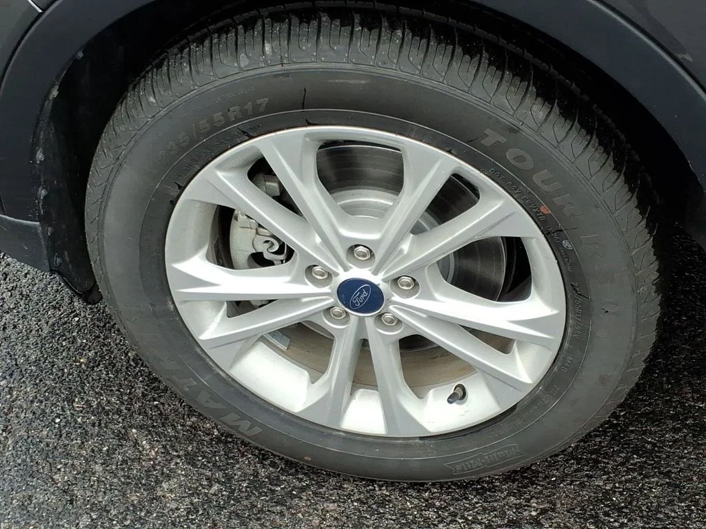 Used 2019 Gray Ford SEL image 12