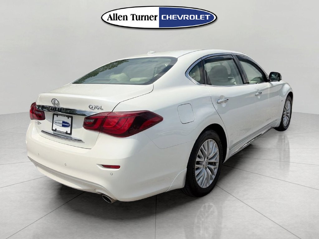Used 2019 White INFINITI 3.7 image 4