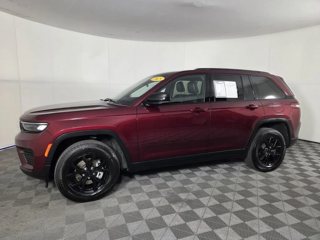 Certified Used 2025 Velvet Red Pearlcoat Jeep Altitude image 9
