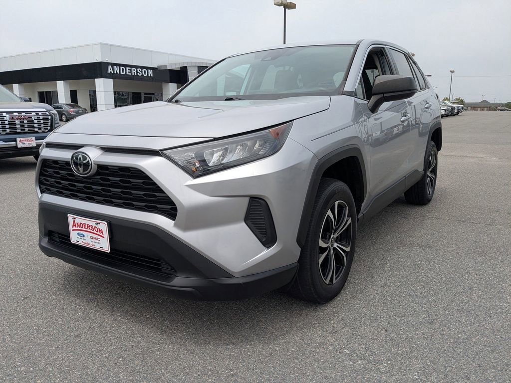 Used 2022  Toyota LE image 8