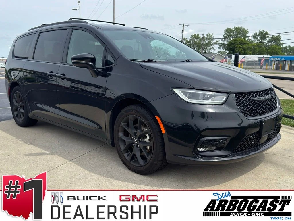 2025 Chrysler Pacifica Limited's photo