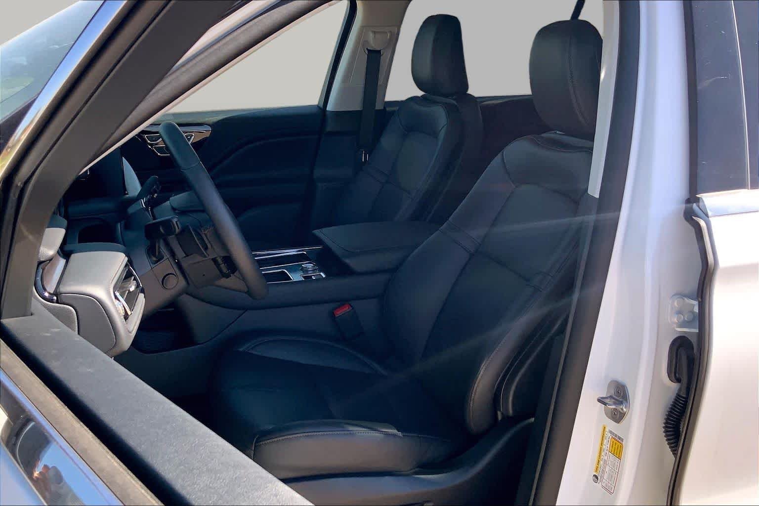 New 2026 Pristine White Metallic Tri-Coat Lincoln Premiere® image 9