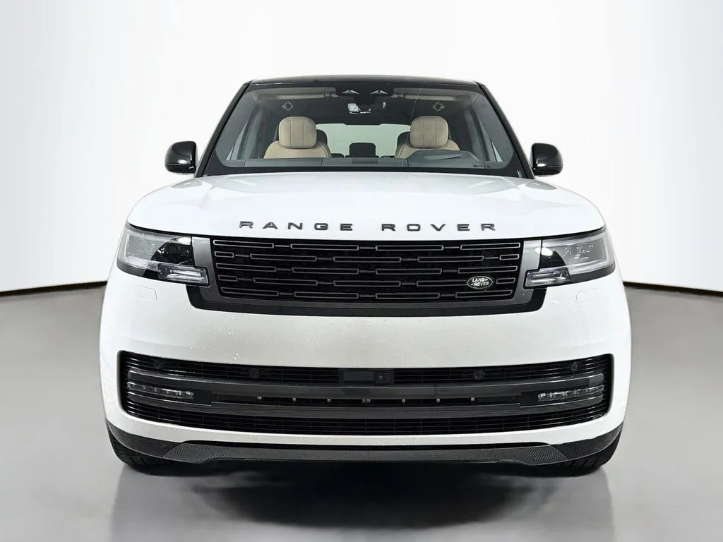 New 2026 Fuji White Land Rover SE image 2