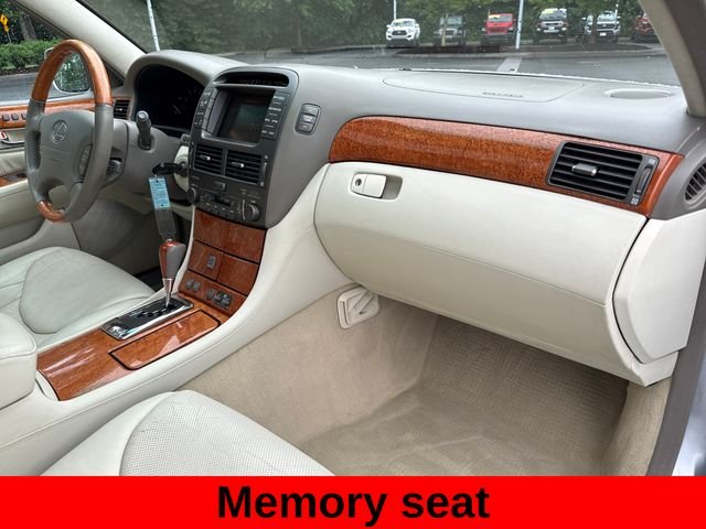 Used 2004 Silver Lexus 430 image 26