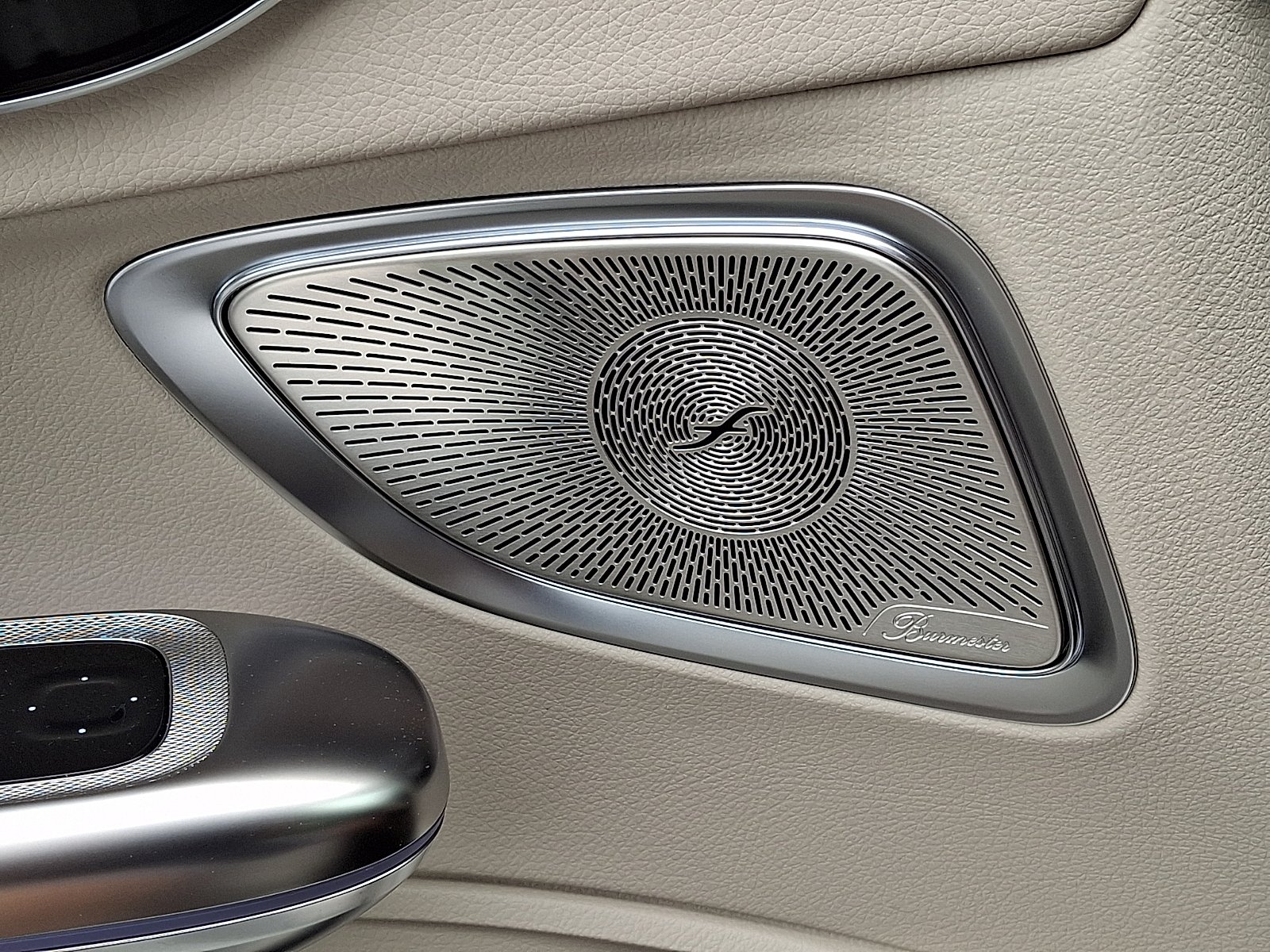 New 2026 MANUFAKTUR Moonlight White Metallic Mercedes-Benz AMG® CLE 53 4MATIC+ Cabriolet image 16