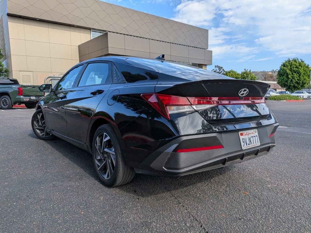 Certified Used 2025 Black Hyundai SEL Sport image 5