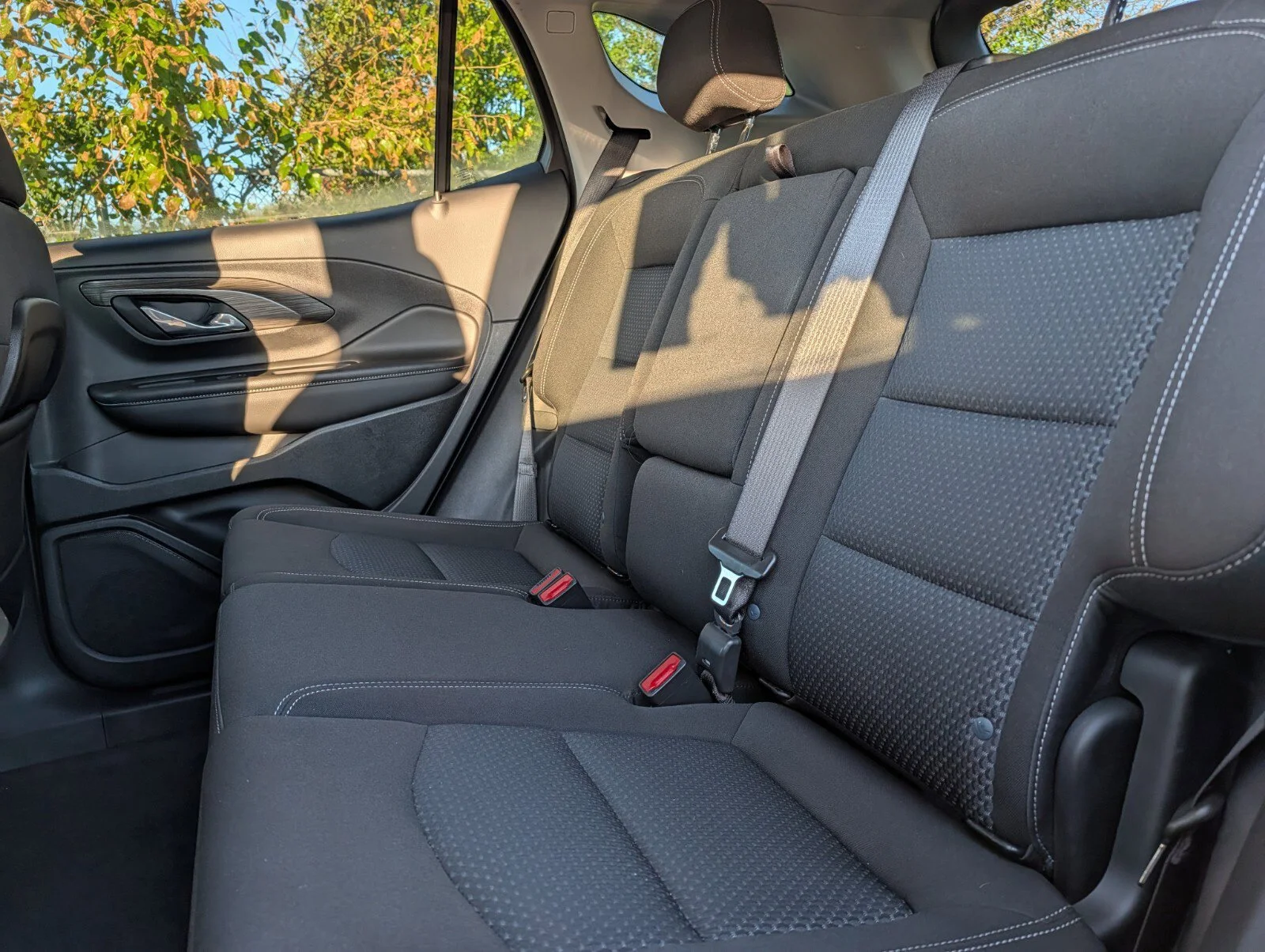 Used 2023 SUMMIT WHITE GMC SLE image 19