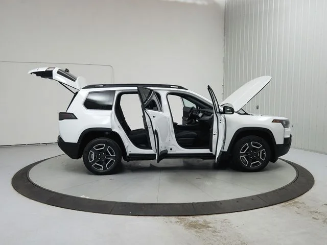 New 2026 Bright White Clear-Coat Exterior Paint Jeep Laredo image 16