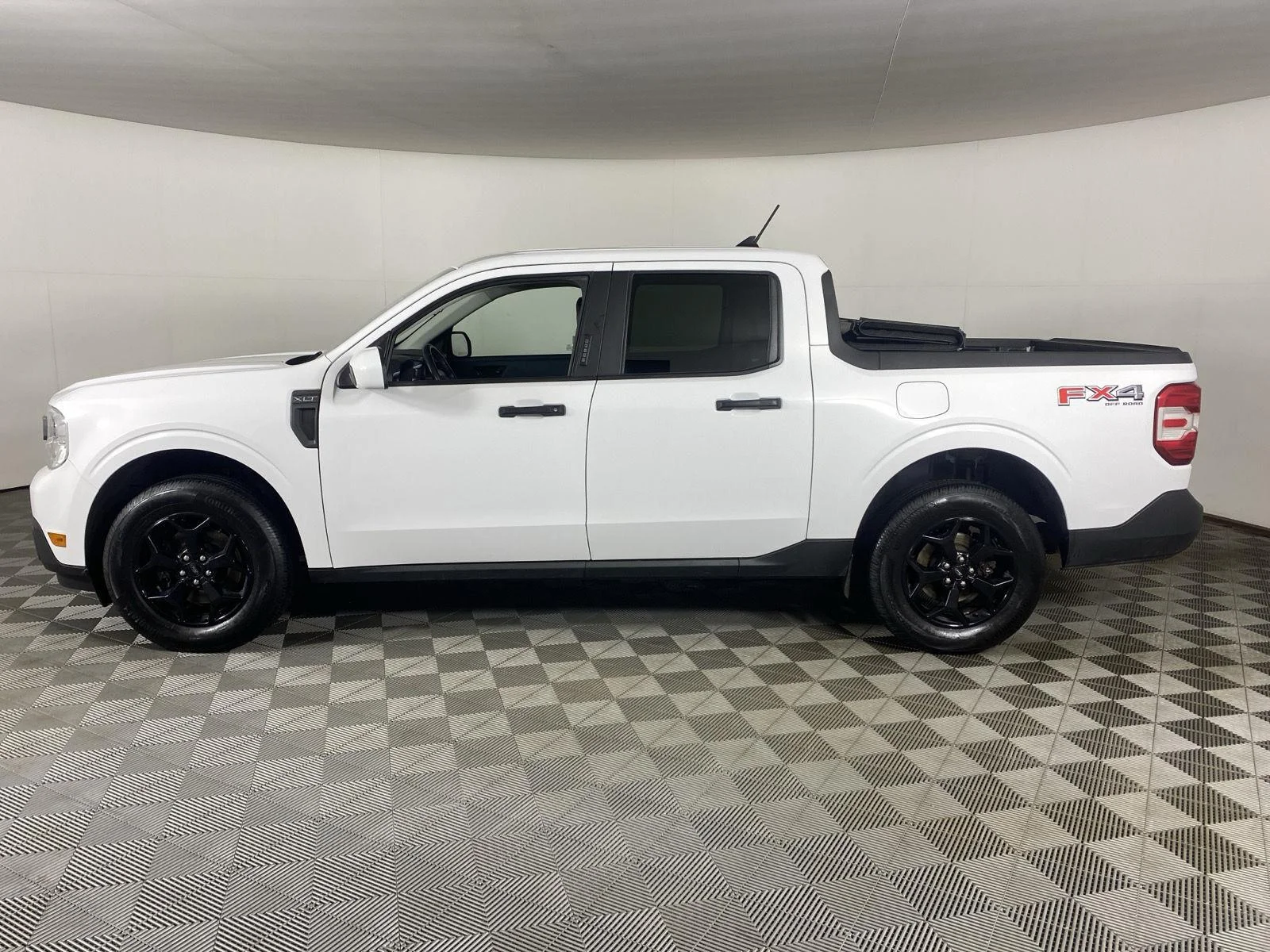 Used 2022 Oxford White Ford XLT image 7