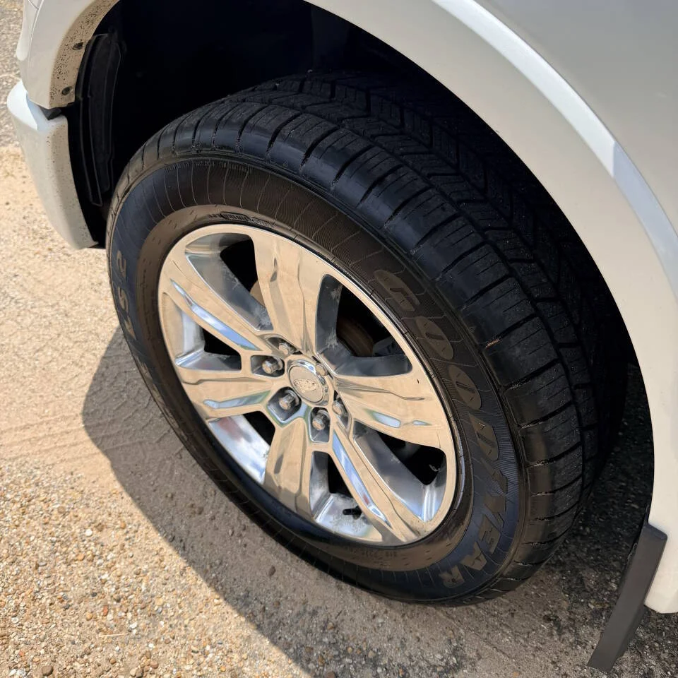Used 2015 White Ford Platinum 4x4 4dr SuperCrew 5.5 ft. SB image 13